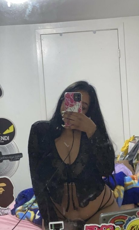 Nacktes geleaktes OnlyFans-Foto von Ineedsumfok