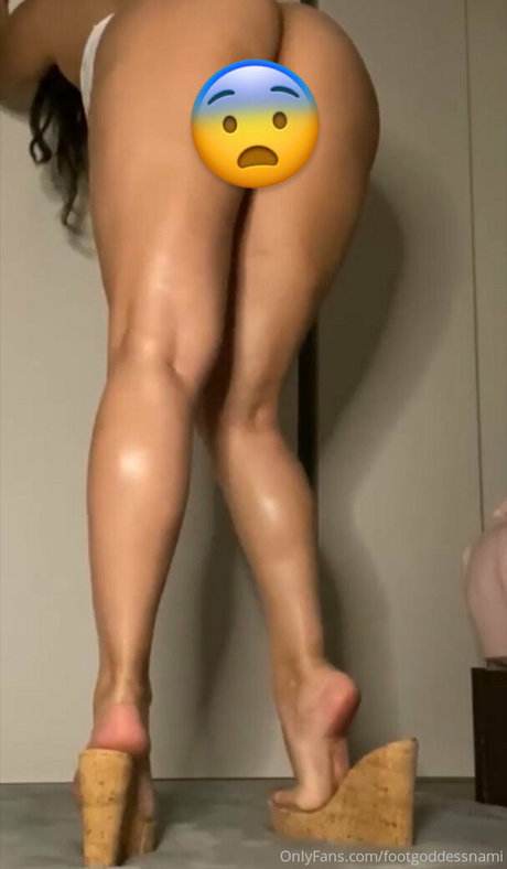 Nacktes geleaktes OnlyFans-Foto von Footgoddessnami