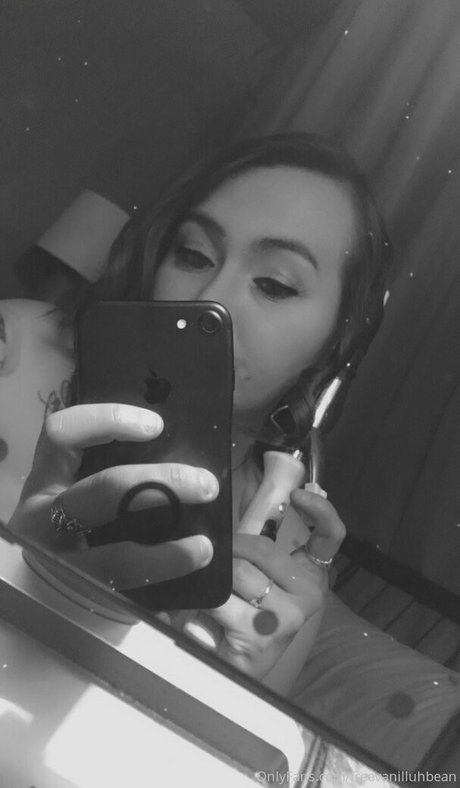 Nacktes geleaktes OnlyFans-Foto von Freevanilluhbean