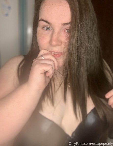 Nacktes geleaktes OnlyFans-Foto von Escapepearly