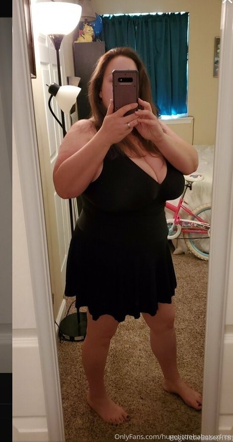 Nacktes geleaktes OnlyFans-Foto von Hugetittiebabexxxfree
