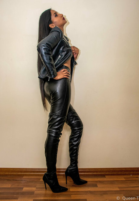 Nacktes geleaktes OnlyFans-Foto von Thequeentrish
