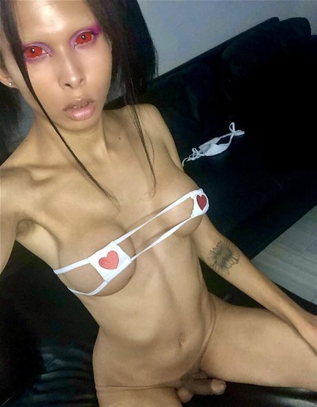 Nacktes geleaktes OnlyFans-Foto von Adjustrain