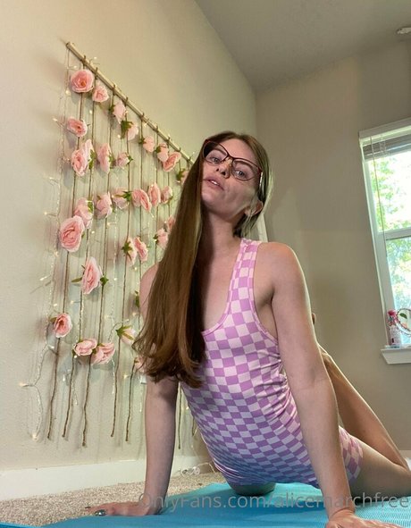 Nacktes geleaktes OnlyFans-Foto von Alicemarchfree